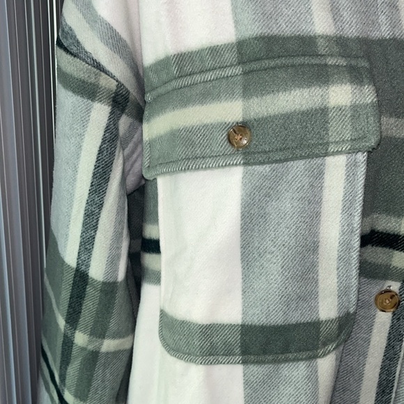 Banana Republic Womens
Shirt Jacket Green Plaid
Shacket Oversized.  Size Large - Picture 3 of 11